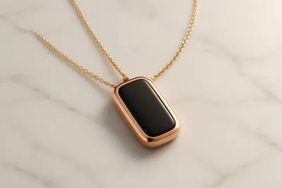 תליון חכם שמקליט רק אותך — מהנדסת אפל לשעבר גייסה $5 מיליון לגאדג׳ט שפותר את בעיית הפרטיות